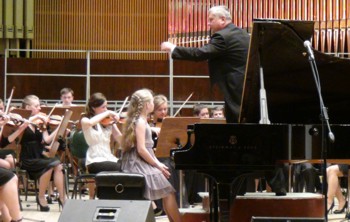Выступление симфонического оркестра в филармонии, дирижер Макаревич Н.В., май 2013г.