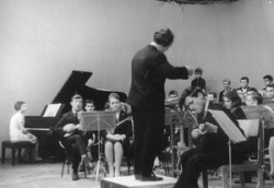 1965г. концерт ОРНИ на телевидении, дирижер Жихарев Г.И., солист Гниломедов Л.В.