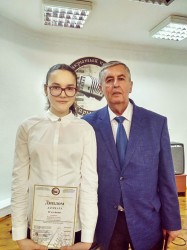 Председатель жюри Н.И.Севрюков и Корнева Алеся
